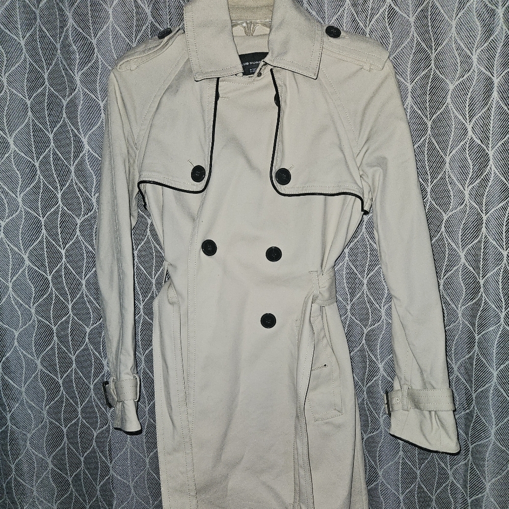 Rain coat, XS, classic cream color with blue trim.